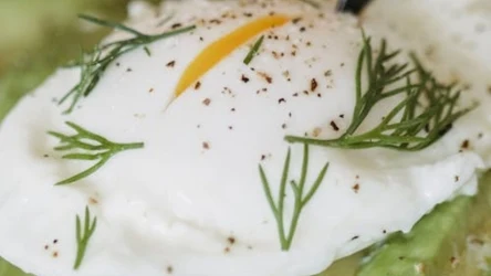 Trzy proste śniadania białkowe z jajek, które sycą i dodają energii