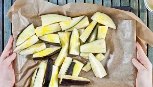 Oberżyna jest niskokaloryczna, świetnie sprawdzi się w menu osób na diecie. Można ją przyrządzać na wiele sposobów