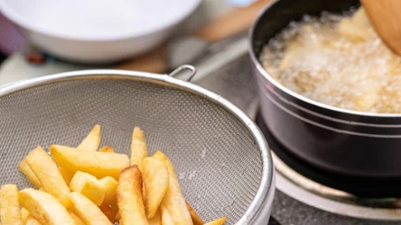 Przed smażeniem frytek należy bardzo dobrze rozgrzać tłuszcz