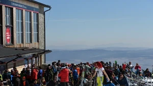 W 2025 roku większość turystów odwiedzających Tatrzańską Łomnicę stanowili Polacy. 