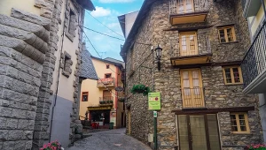 Położona w dolinie Pirenejów Andora zaostrza przepisy dla rezydentów