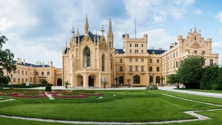 Czeskie uzdrowisko w sam raz dla seniorów. Łatwy dojazd z Polski i moc zdrowia skrywa w wodach leczniczych