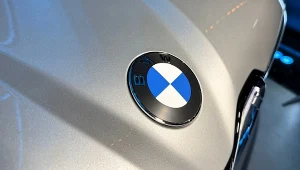 BMW uplasowało się na pierwszym miejscu producentów samochodów premium w Polsce w 2025 roku. 