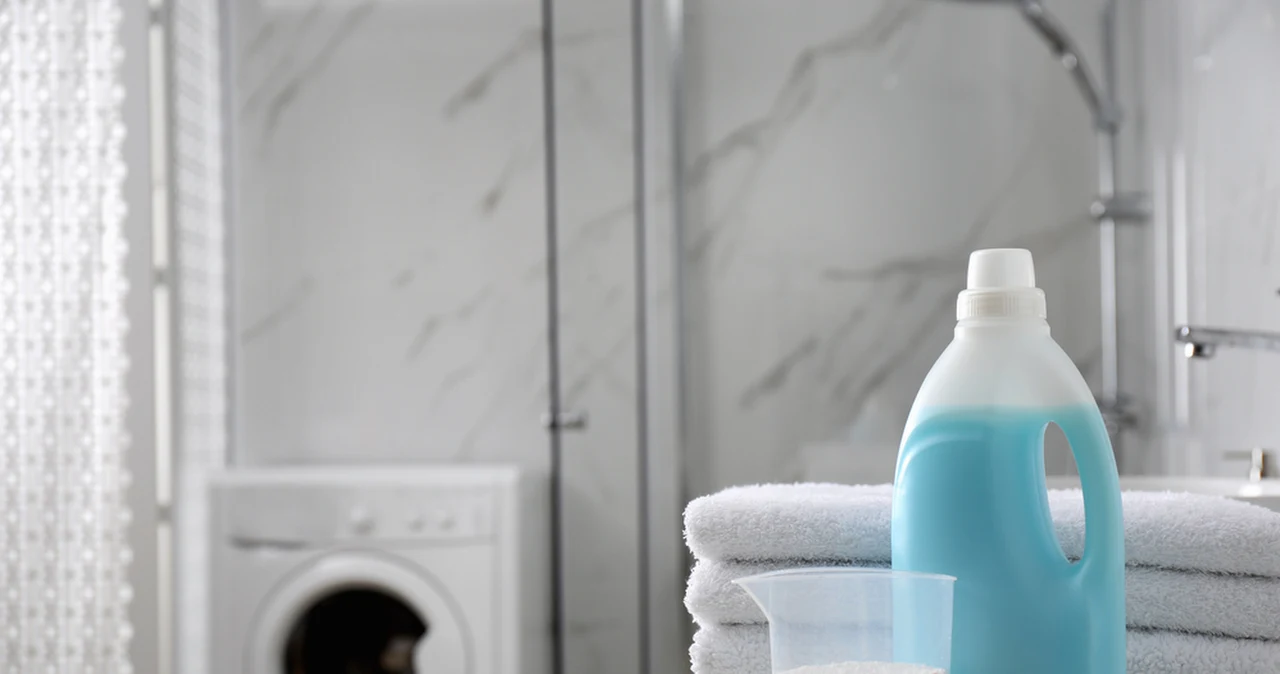 Jak prawidłowo dozować proszek do prania, aby nie niszczyć ubrań?