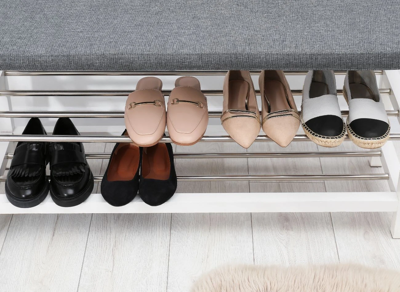 Jeżeli obuwie nie jest zniszczone, można je wrzucić do kontenerów na tekstylia