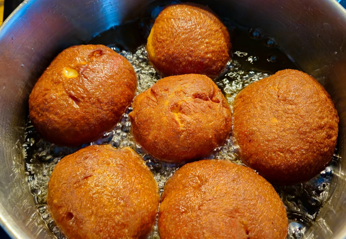 Smaż pączki na tym tłuszczu. Będą idealnie chrupkie i złociste Smaż pączki na tym tłuszczu. Będą idealnie chrupkie i złociste