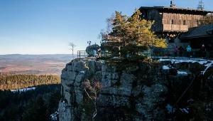 Do schroniska "Na Szczelińcu" nie prowadzi żadna droga dojazdowa
