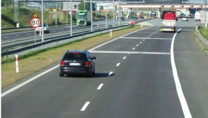 Czy na autostradzie zawsze obowiązuje ograniczenie prędkości do 140 km/h?