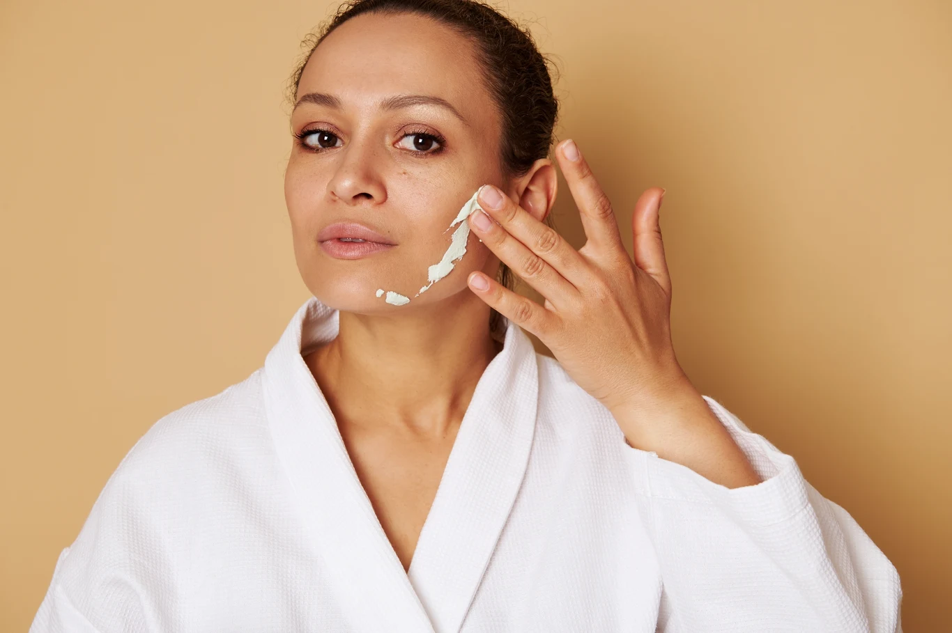 Maść cynkowa to specyfik, który warto mieć w domowej apteczce. Jest nieoceniona przy najpopularniejszych problemach z cerą. Maść cynkowa to specyfik, który warto mieć w domowej apteczce. Jest nieoceniona przy najpopularniejszych problemach z cerą.