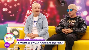 Skolim z babcią na kanapie. Takiej relacji można tylko pozazdrościć