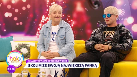 Skolim z babcią na kanapie. Takiej relacji można tylko pozazdrościć