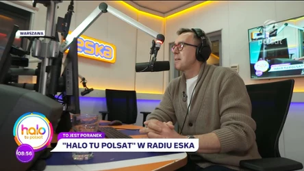 Maciej Kurzajewski w roli radiowca w Radiu Eska