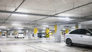 Co zrobić, gdy nie możemy znaleźć auta na parkingu? Wystarczy przyłożyć kluczyk do głowy.