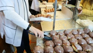 Nie gumowa kula, tylko usmażony rarytas. Kolejka czeka na nie od świtu