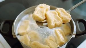 Domowe kopytka to pyszny i prosty pomysł na obiad