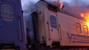 Rosjanie uderzyli w pociąg pasażerski w Ukrainie