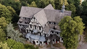 Największa drewniana budowla religijna. Można ją zobaczyć na Dolnym Śląsku