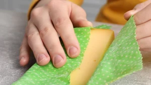 Od lat owijam tym ser w lodówce. Jeszcze nigdy się nie zepsuł