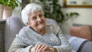 500 plus dla seniora podnosi wysokość miesięcznego świadczenia. Kto może je dostać?