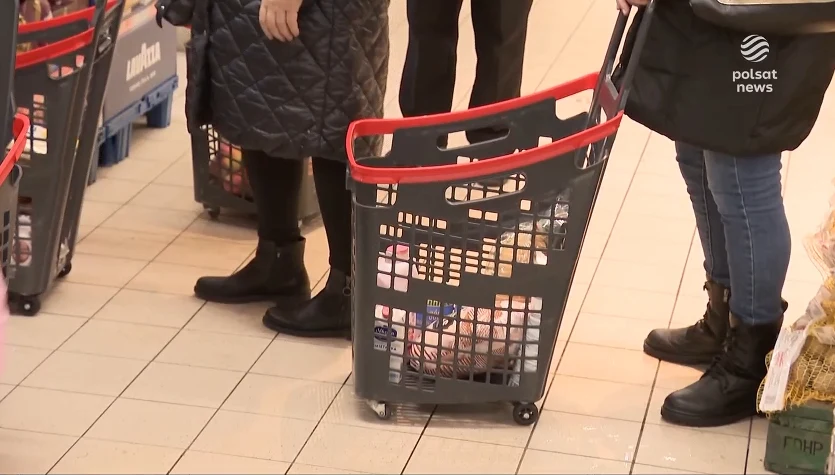 "Wydarzenia": 98-latek zgubił emeryturę. Wzorowa postawa pracownicy dyskontu