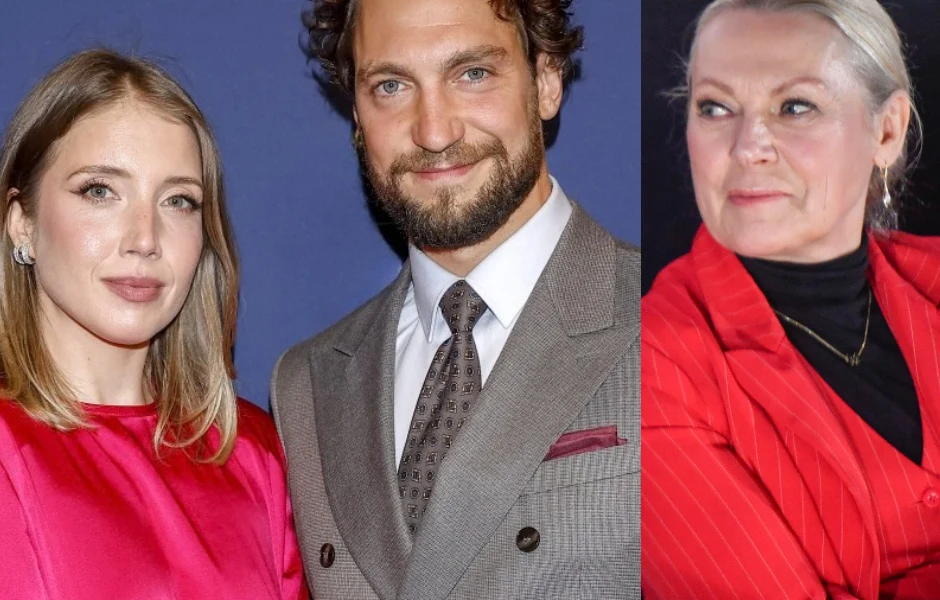 Trzy osoby dorosłe na neutralnym tle, dwie z nich stoją razem blisko siebie, ubrani elegancko w garnitur i sukienkę w odcieniach różu, trzecia kobieta w czerwonym żakiecie patrzy w bok.