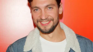 Mało osób wie, że Szeptycki jest synem aktorki. Gra w popularnym serialu