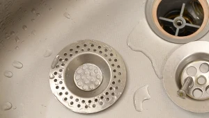 Genialnie udrażnia odpływ. Wciskam do zlewu, czekam 15 minut i gotowe 