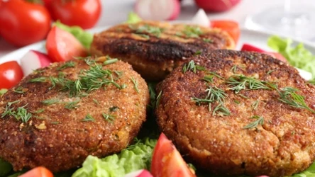 Kotlety z soczewicą i pieczarkami to pyszny, jarski obiad