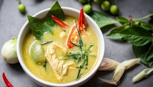 Zupa tajska z kurczakiem