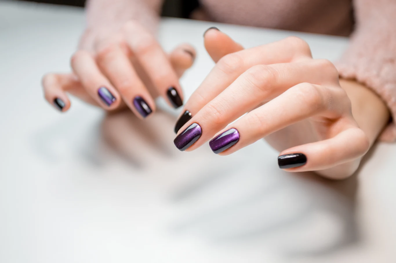 Fioletowy manicure znów jest w trendach