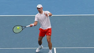 Cudowny powrót Polaka w drugim secie. 114 minut gry o finał Australian Open
