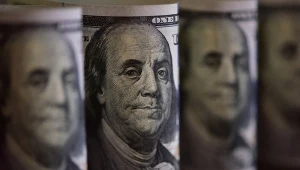 Decyzja Fed o pozostawieniu stóp procentowych na dotychczasowym poziomie i komentarze sekretarza skarbu USA Scotta Bessenta wsparły notowania dolara