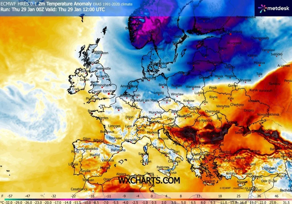 Mapa Europy z kolorowym zobrazowaniem anomalii temperatur, uwidaczniająca znaczne ochłodzenie w północno-wschodniej części kontynentu oraz znaczne ocieplenie w południowej i środkowo-wschodniej Europie.