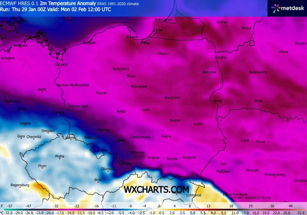 Mapa Europy Środkowej z wyraźnym podziałem na kraje i miastami, ukazująca odchylenia temperatury od normy. Przeważają barwy fioletowe oraz różowe wskazujące na duży spadek temperatury, szczególnie na terenie Polski, Niemiec, Czech i Ukrainy. U dołu obe...