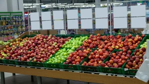 "Koktajl chemiczny" w jabłkach. Owoce były dostępne m.in. w Polsce