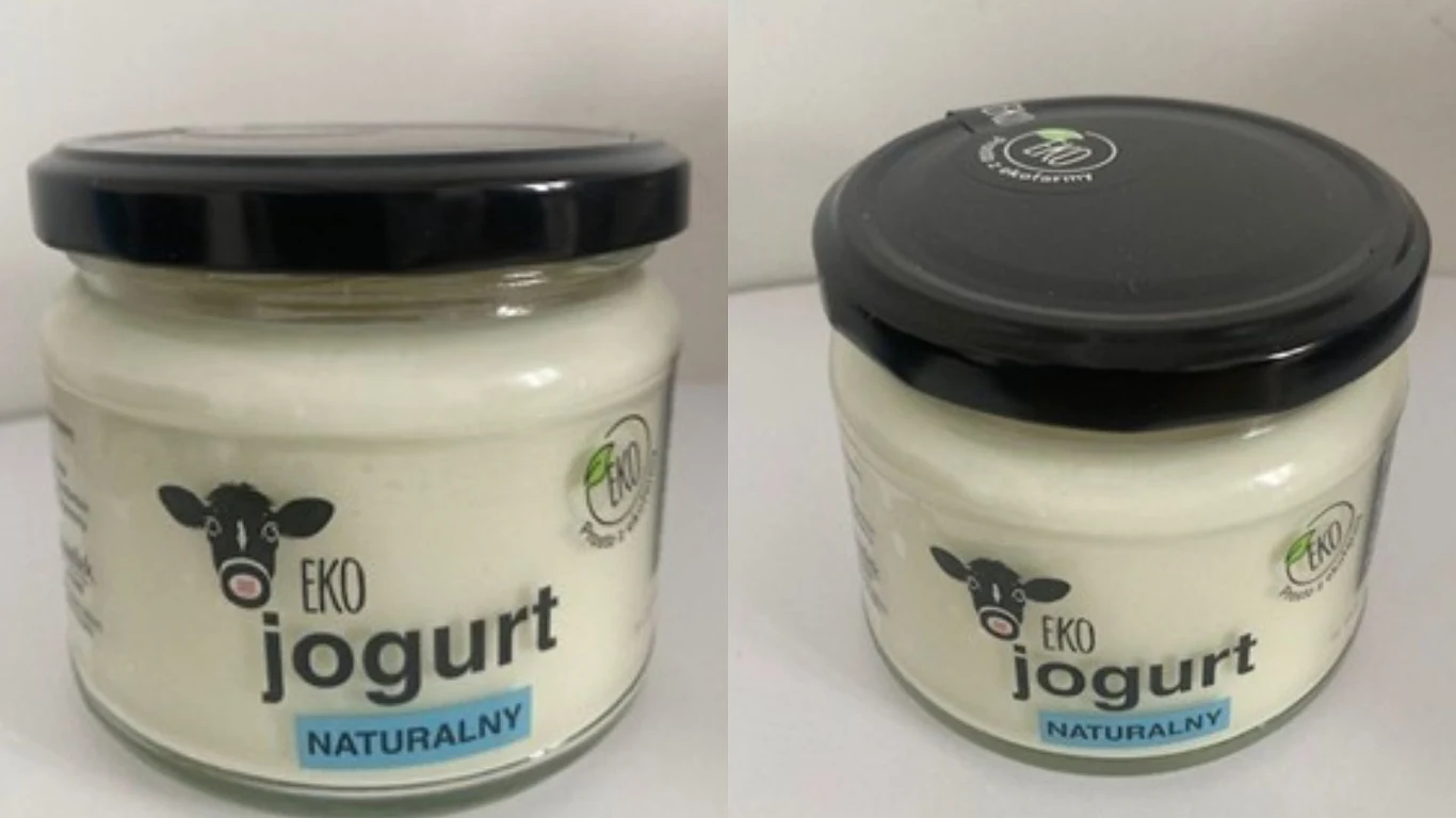 Słoik z naturalnym ekologicznym jogurtem ze śmietankowym wnętrzem i czarną zakrętką z oznaczeniem 'eko', na etykiecie znajduje się rysunek krowy oraz napisy podkreślające naturalność i ekologię produktu.