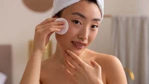 Błędy w pielęgnacji, które niszczą twoją skórę. Popełniasz je każdego dnia