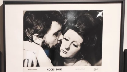 Kadr z filmu "Noce i dnie" z 1975 roku umieszczony w Muzeum Kinematografii w Łodzi