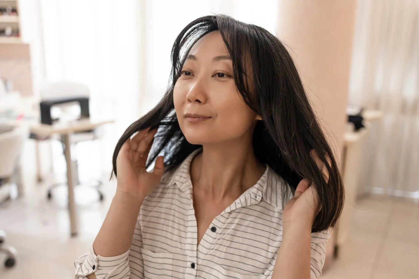 Czym Azjatki myją włosy? Tak opóźniają siwienie Czym Azjatki myją włosy? Tak opóźniają siwienie