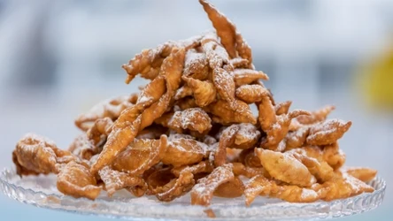 Smakowita wersja klasycznych faworków. Dodatek tej aromatycznej przyprawy robi robotę 