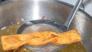 To najlepszy tłuszcz do smażenia faworków. Olej słonecznikowy nie ma podjazdu