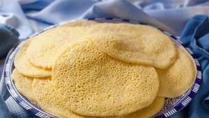 Naleśniki "milion dziurek" prosto z Maroka. Zrób je na śniadanie 