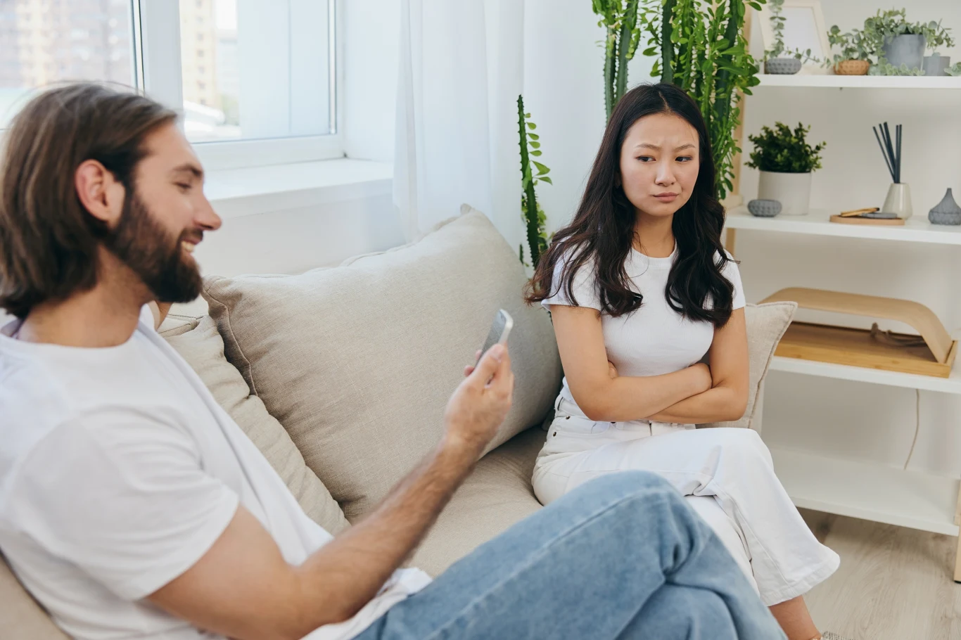 Czy partner/partnerka ma prawo sprawdzać mój telefon?