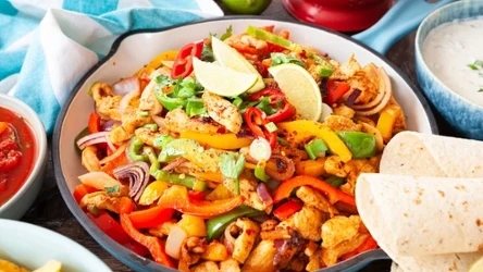 Kolorowe fajitas to danie idealne na imprezę ze znajomymi 
