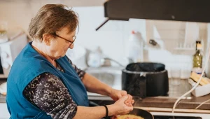 Niewielkie zmiany w diecie mogą przełożyć się na poprawę zdrowia seniorów