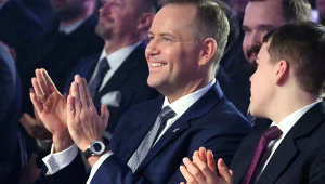 Na zdjęciu prezydent RP Karol Nawrocki z synem Antonim podczas ślubowania olimpijskiej reprezentacji Polski