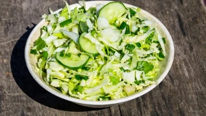 Białą kapustę okrzykniętą warzywem 2026 roku. Dlaczego warto ją jeść?