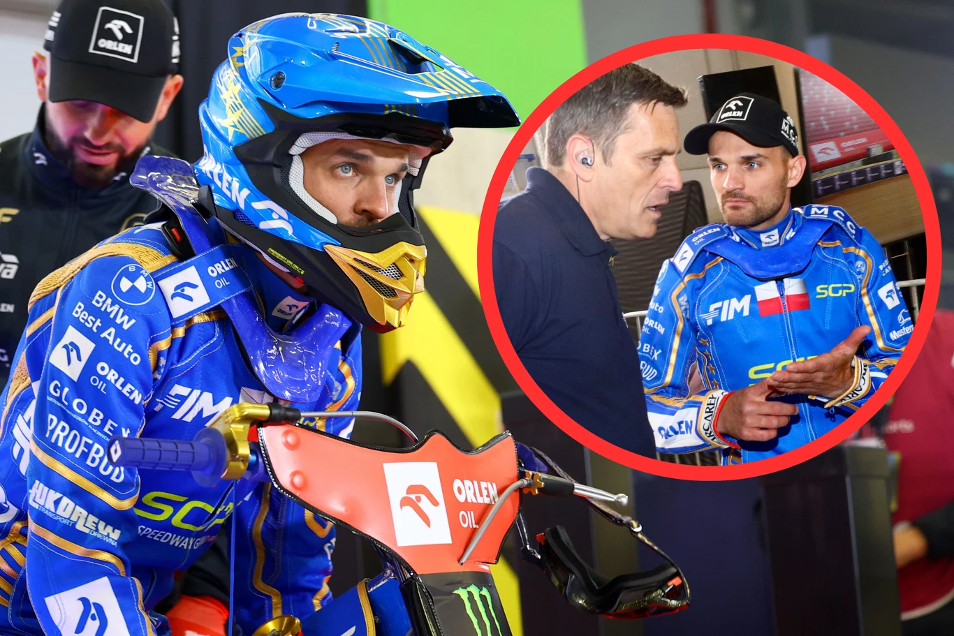 Zawodnik sportów motocyklowych ubrany w niebieski strój z wyraźnymi logotypami sponsorów oraz kaskiem, otoczony przez członków zespołu, w tle żółto-czarna ściana. Wstawka po prawej stronie pokazuje rozmowę zawodnika z innym mężczyzną, zwracającym mu uw...