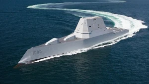 Futurystyczny niszczyciel USA strzela pociskami hipersonicznymi