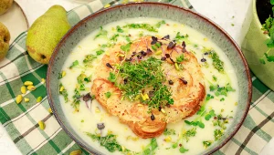 Kalafiorowy krem z parmezanowymi grzankami